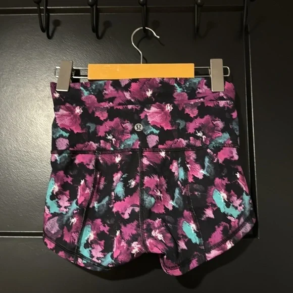 Lululemon Boogie Short Roll Down Active Floral/Multi - Picture 2 of 6